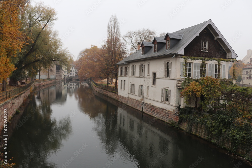 Canal dans le quartier surnommé Canal dans le quartier surnommé
