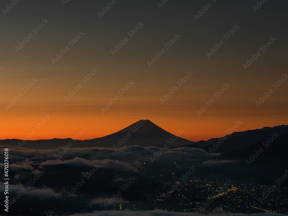 日本の長野の高ボッチ。富士と日の出を待つ時間。Takabotchi in Nagano, Japan. Time to wait for Mt. Fuji and sunrise.