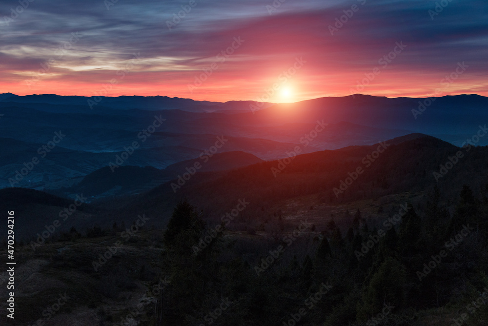 Obraz premium Beautiful landscape of colorful sunrise in mountains. Concept of the awakening wildlife, romance,emotional experience in your soul, joy in mundane life. 