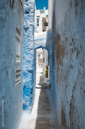 narrow street © Houssem