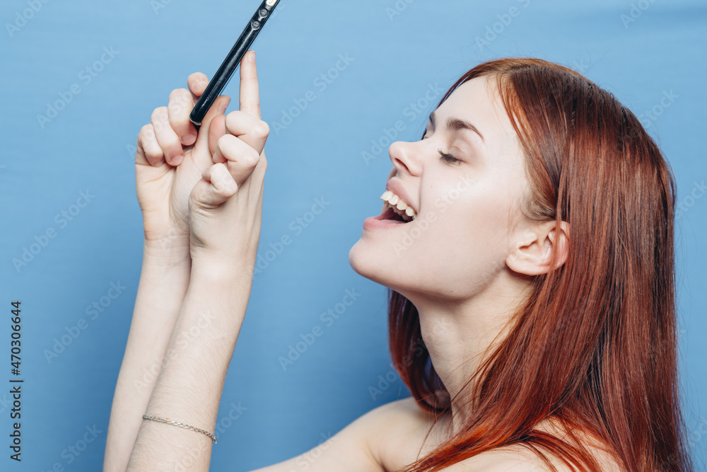 Obraz premium woman with red hair bare shoulders talking on the phone