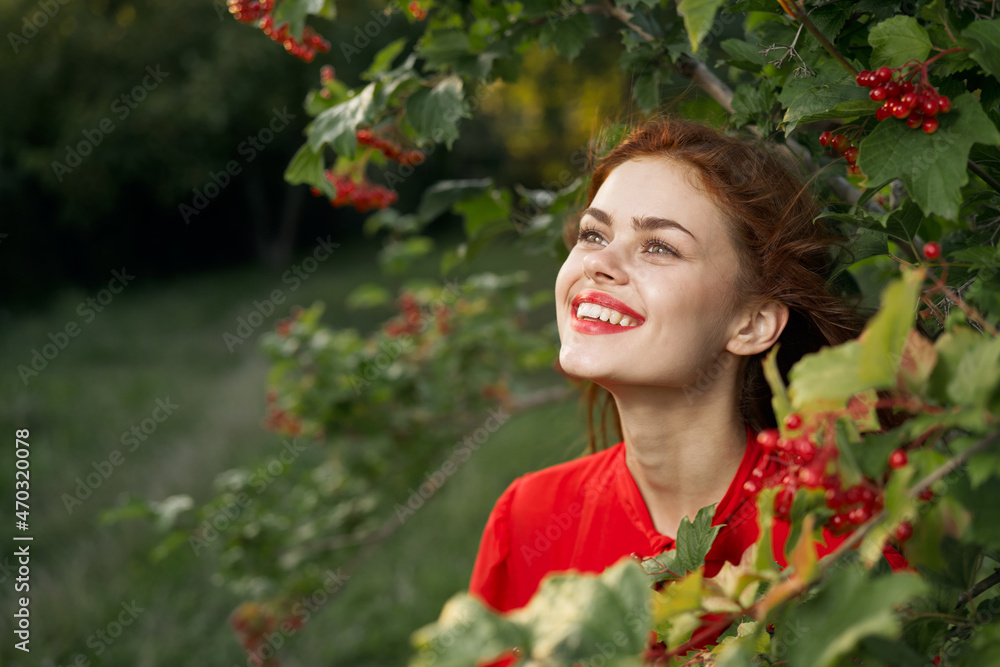 Naklejka premium smiling woman red lips posing nature fresh air summer