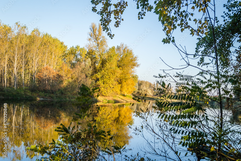 Fototapeta premium Begec, Serbia - October 30. 2021: Autumn panorama on the artificial lake Begecka jama, near the city of Novi Sad. 