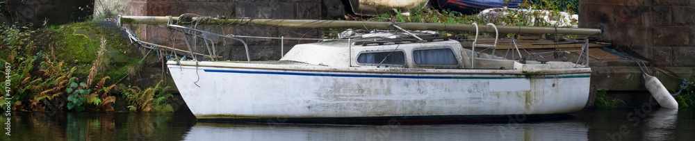 Naklejka premium Old boats derelict on River Leven in Dumbarton