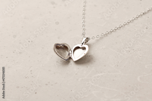 Εκτύπωση καμβά Open Medallion pendant in shape of heart made of silver on chain