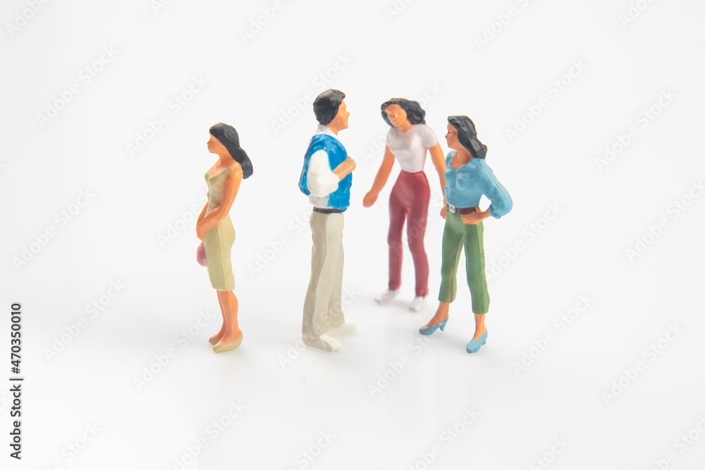 Naklejka premium miniature people. concept of family people in relationships on a white background. the problem of fidelity in marriage.