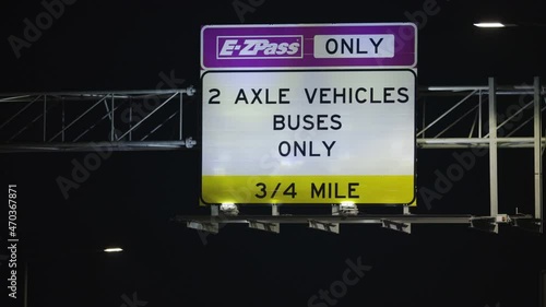 E-ZPass Only 2 Axle Vehicles Buses Only 34 Mlie Sign