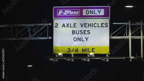 E-ZPass Only 2 Axle Vehicles Buses Only 34 Mlie Sign photo