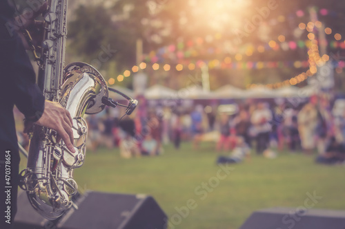 Canvas Print jazz musician playing outdoor concert 2022