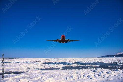 オホーツク海の流氷と飛行機合成