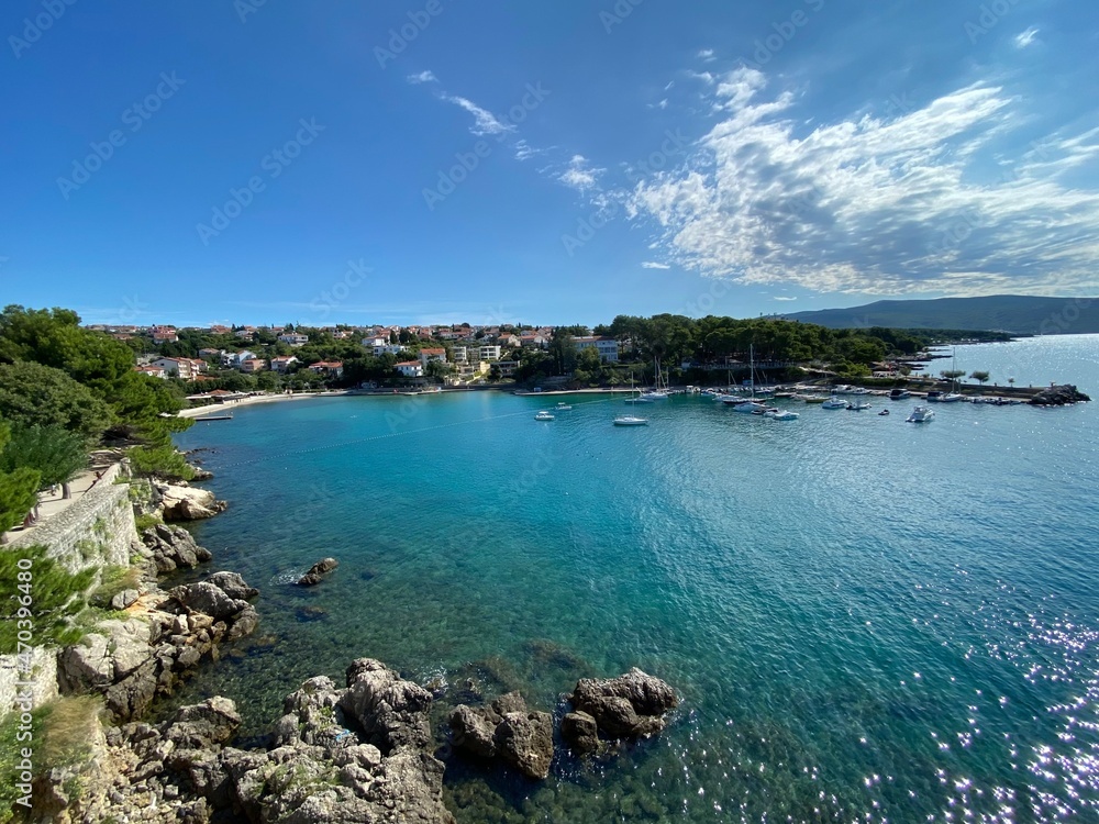 Krk Insel und Stadt Kroatien Kvarner Bucht Adria Gespanschaft Primorje-Gorski Kotar im Sommer