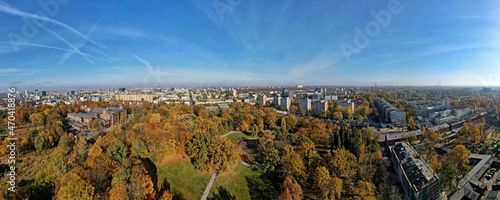 defaultAutumn panorama of the city of Lodz .Autumn city park. Green areas of the city Top view, photo from the drone 