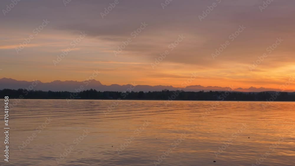 Sonnenuntergang, Dämmerung am Starnberger See, Bayern, Deutschland Sonnenuntergang, Dämmerung am Starnberger See, Bayern, Deutschland