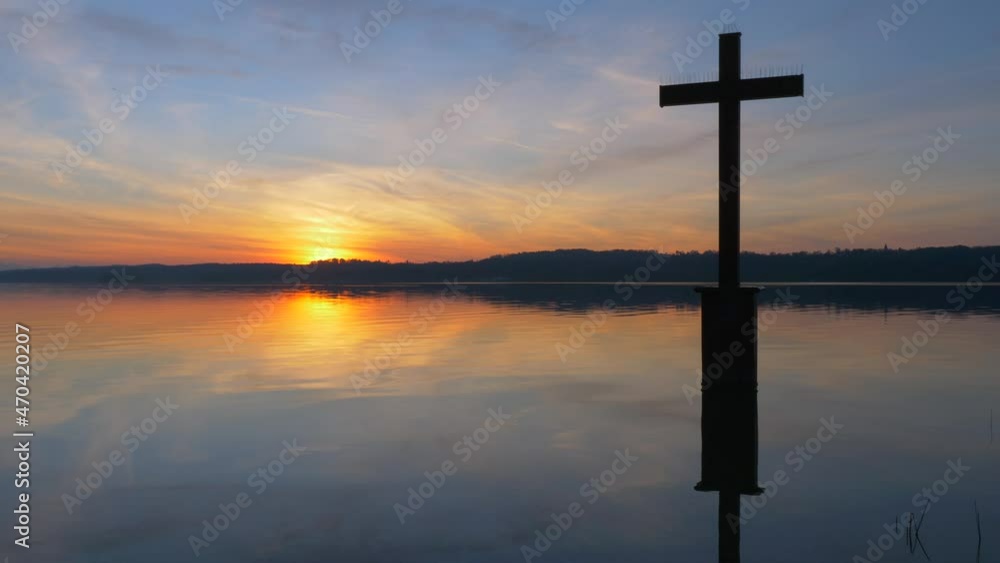 Gedenkkreuz bei Berg im Starnberger See, Bayern, Deutschland Gedenkkreuz bei Berg im Starnberger See, Bayern, Deutschland