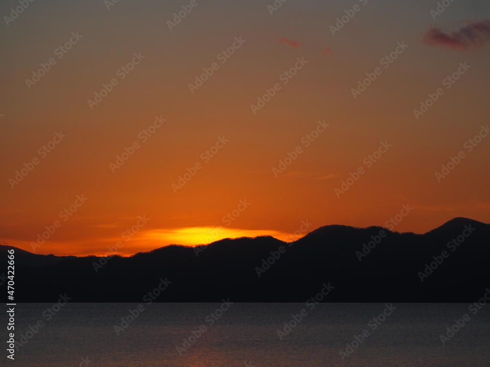 山に沈んだ太陽 山に沈んだ太陽