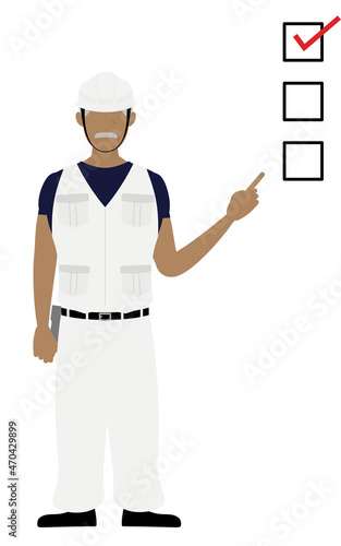 大工の男性のポーズ、チェックリストを指さす
