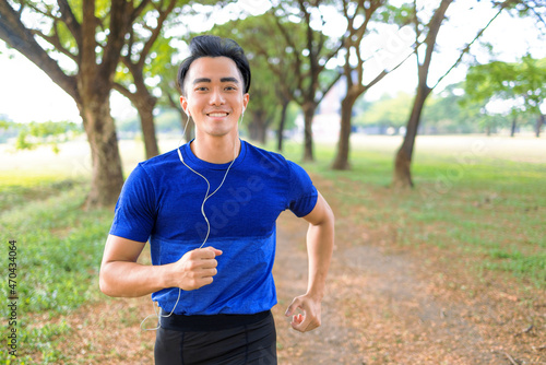 Fittness Young man jogging in the city park