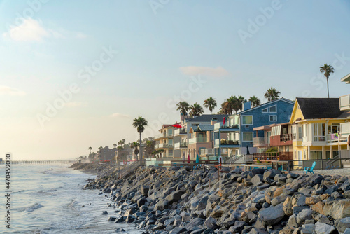 Murais de parede Oceanside beach houses in California with stairs on the natural rock seawall