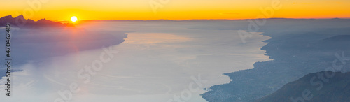 Vue du lac Léman du Rochers de Naye en Suisse photo