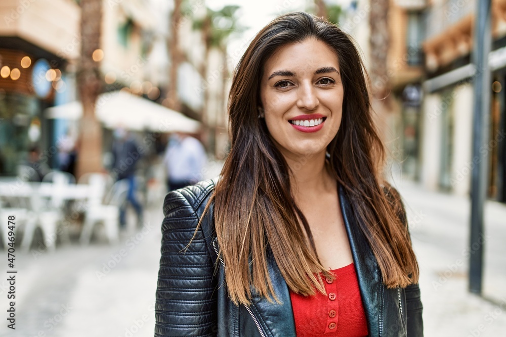 Fototapeta premium Young hispanic girl smiling happy standing at the city.
