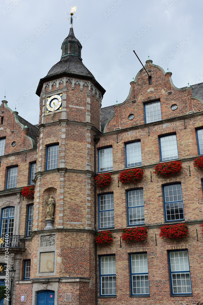 Fototapeta premium Altes Rathaus der Landeshauptstadt Düsseldorf in Altstadt, NRW, Deutschland