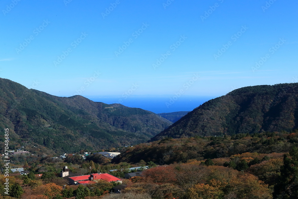 箱根の山並みから見る相模湾