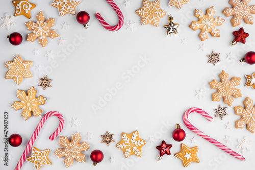 Fototapeta Naklejka Na Ścianę i Meble -  Christmas background with gingerbread cookies