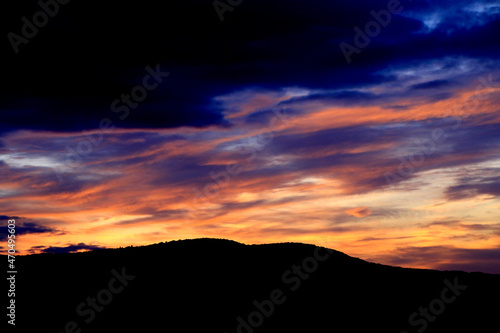 Farbenpracht am Himmel in der Rhön. Bremen, Geisa, Thüringen, Deutschland, Europa  --  
Splendor of colors in the sky in the Rhoen. Bremen, Geisa, Thuringia, Germany, Europe