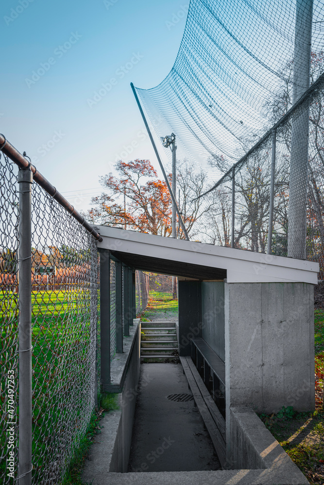 Obraz premium Baseball dugout, protection fence, and screens, external view.