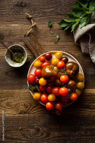 Fototapeta Naklejka Na Ścianę i Meble -  Kolorowe pomidory