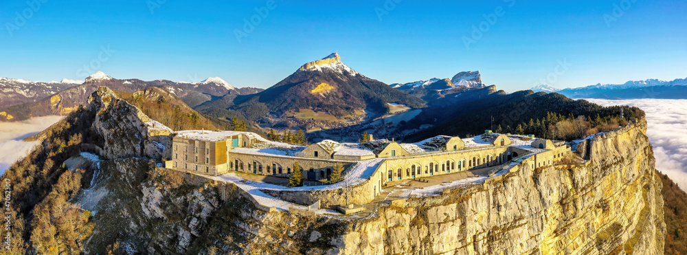 Le Fort Du Saint Eynard Dans Les Alpes En France Vue A rienne Stock le-fort-du-saint-eynard-dans-les-alpes-en-france-vue-a-rienne-stock