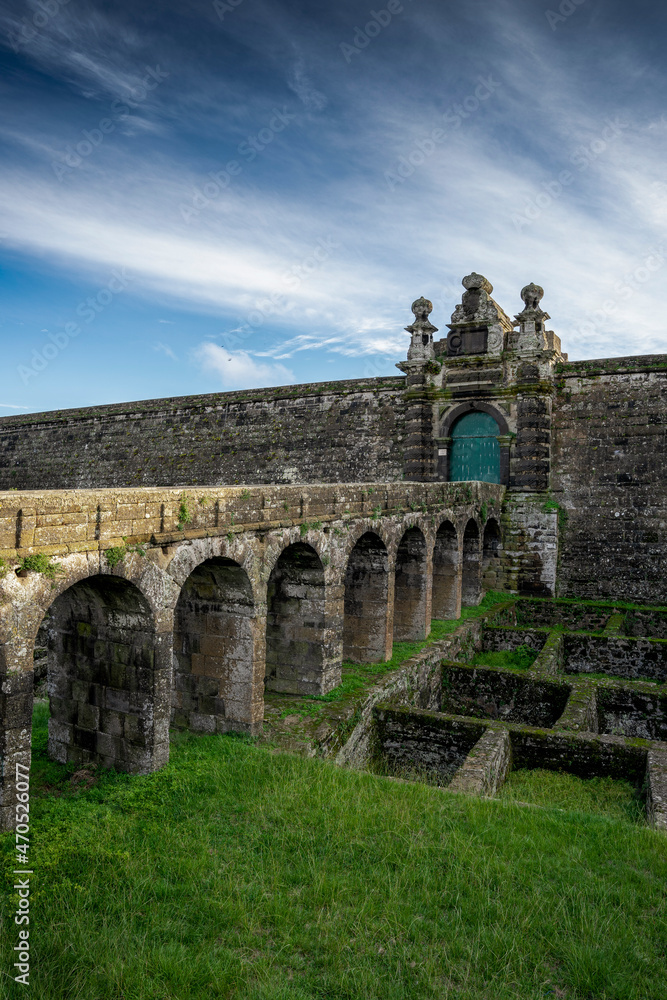 Forteca Świętego Jana Chrzciciela na górze Monte Brasil, ujęcie pionowe, Angra do Heroísmo, Terceira, Portugalia. 