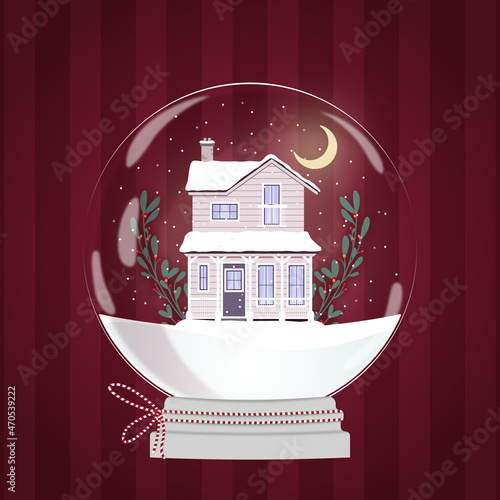 Świąteczna szklana kula z małym domkiem i zielonymi gałązkami na tle w czerwone paski. Zimowa sceneria - domek pokryty śniegiem, spadające płatki śniegu, nocne niebo i księżyc.