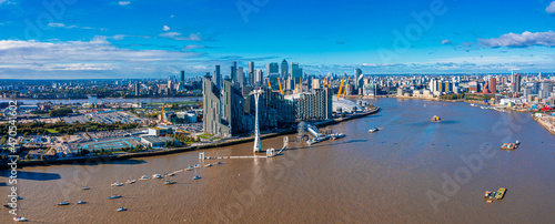 Canvas Print Aerial view of Emirates Air Line cable cars