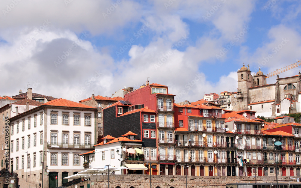 Fototapeta premium Houses in old part of Ribeira, Porto, Portugal
