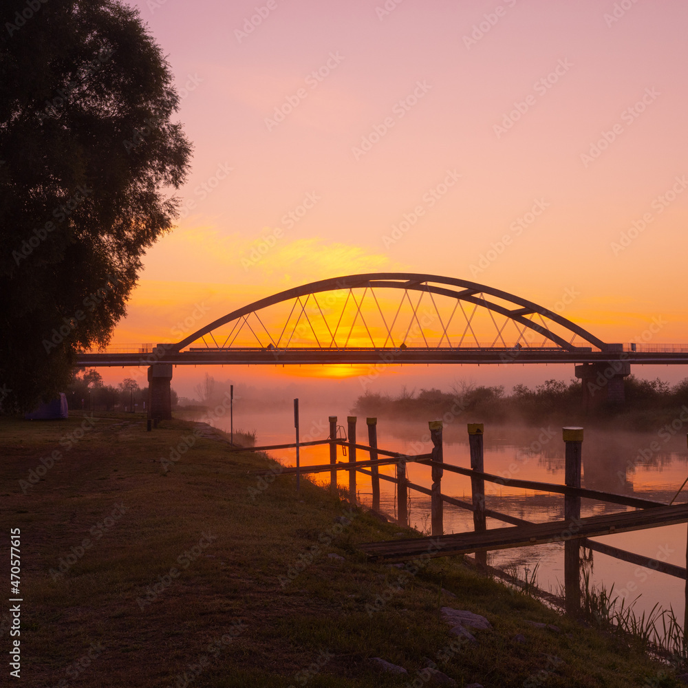 Fototapeta premium Beauty river Warta at dawn