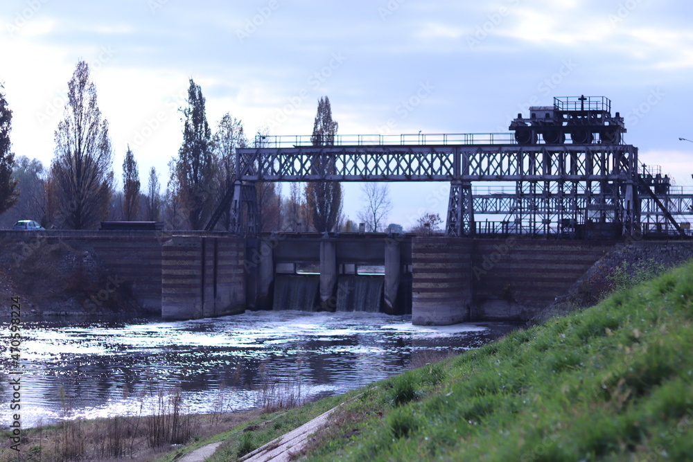 A small lock on the river Tisa