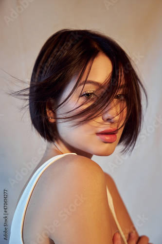Fotografia Portrait beauty woman short hair fashion coloring