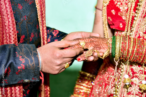 Wearing a ring at the engagement ceremony