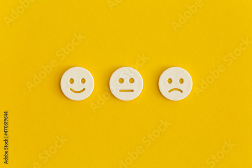 Obraz na płótnie Emoticon smile on a yellow background. Customer feedback. w salonie