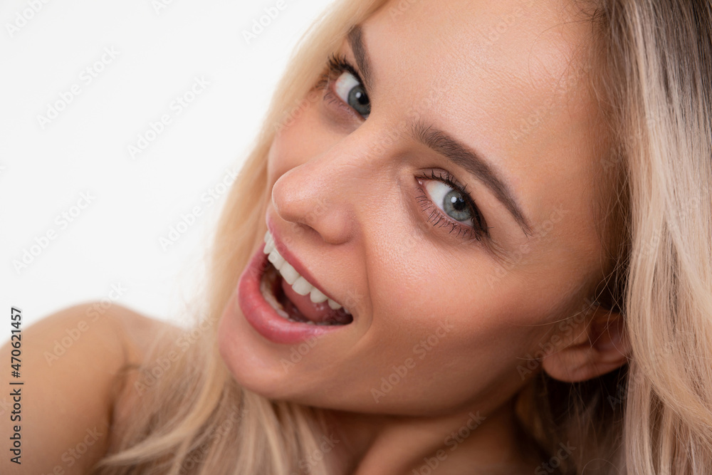 half-turn portrait of young woman smiling with teeth look at the camera half-turn portrait of young woman smiling with teeth look at the camera