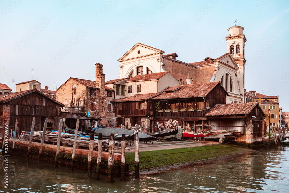 Fototapeta premium Traditional italian architecture in Venice Italy