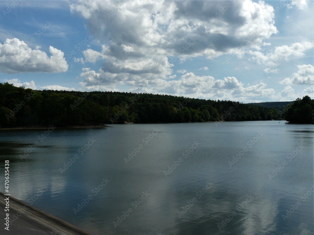 Blick von der Staumauer auf die Steinbachtalsperre bei Euskirchen-Kirchheim / Eifel