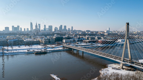 Obraz na plátně Most Świętokrzyski na rzece Wisła oraz centrum Warszawy, zimowy krajobraz z lotu