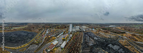 Jastrzębie Zdrój późną jesienią z lotu ptaka na terenach przemysłowych, panor...