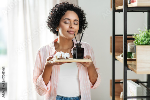 Obraz na plátně home improvement, decoration and people concept - happy smiling woman smelling a