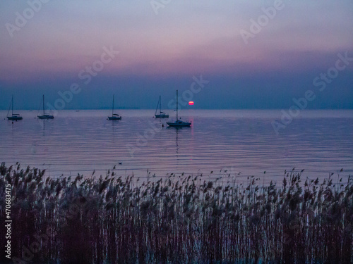 Obraz na płótnie Garda lake at sunset-Italy w salonie