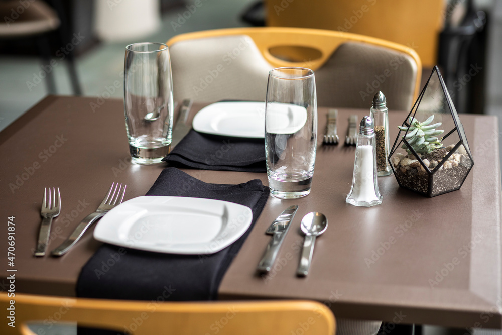 table setting in restaurant table setting in restaurant