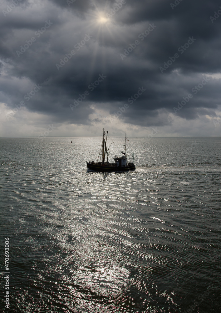 Krabbenkutter vor Büsum,Nordsee,Nordfriesland,Schleswig-Holstein,Deutschland