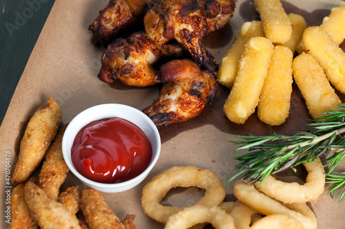 a set of dishes consisting of baked chicken wings , sets in a cafe